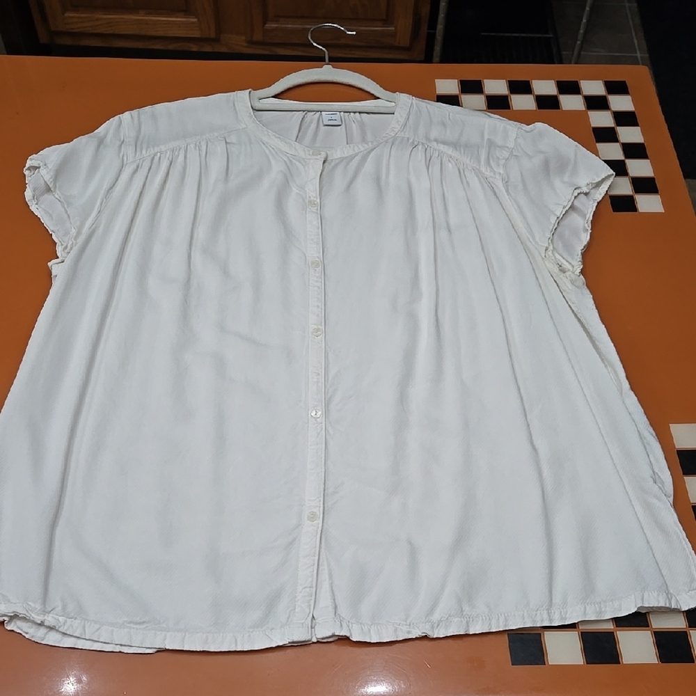 Old Navy Women's White Button-Up Blouse Size Large